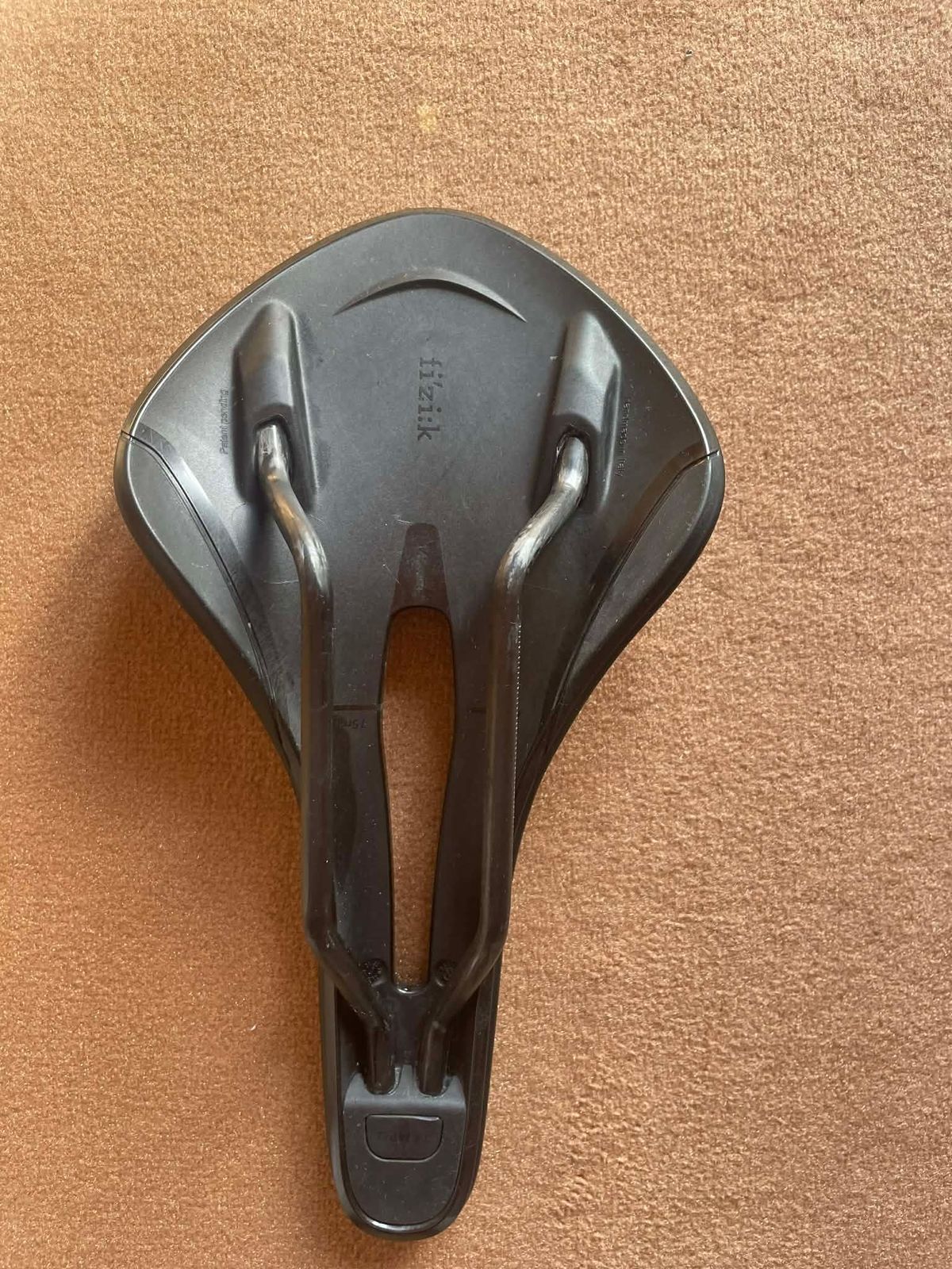 Selle vélo route Fizik Tempo Aliante R1 carbon 155mm Selle vélo route Fizik Tempo Aliante R1 carbon 155mm