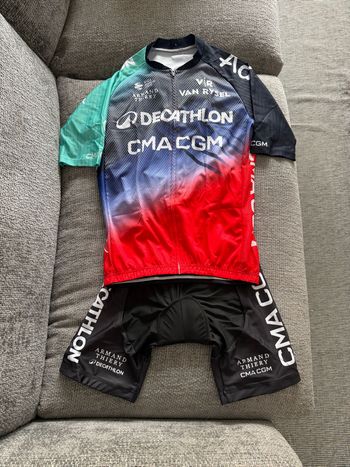 Used roulemaillot Ensemble cuissard maillot vélo Décathlon - CMA CGM 2026 bike