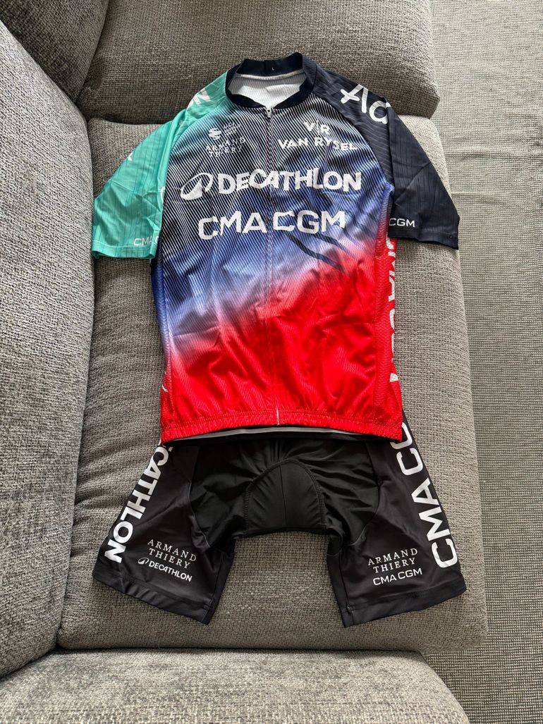Used roulemaillot Ensemble cuissard maillot vélo Décathlon - CMA CGM 2026 bike — image 1 of 5