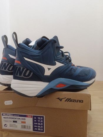 Used mizzuno wave momentum 2 mid 2025 bike — image 2 of 5