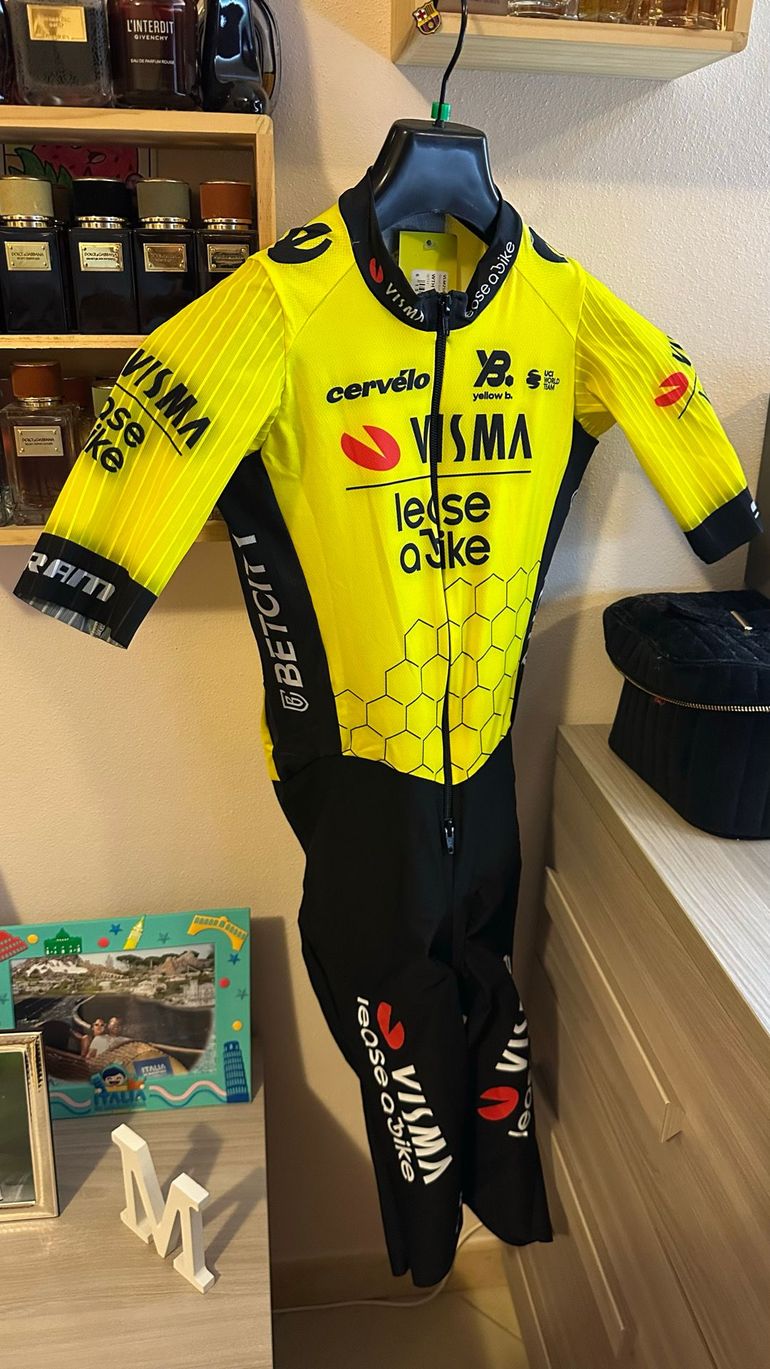 Used Yellow Blue Visma Lease a Bike Cervélo 2025 bike — image 2 of 13