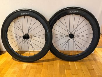 Used Zipp 454 NSW Tubeless Disc Brake Wheel 2024 bike — image 4 of 6