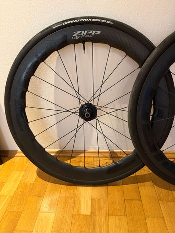 Used Zipp 454 NSW Tubeless Disc Brake Wheel 2024 bike — image 2 of 6