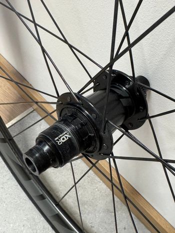 Used Zipp 303 S Tubeless Disc Brake Wheelset bike — image 2 of 2