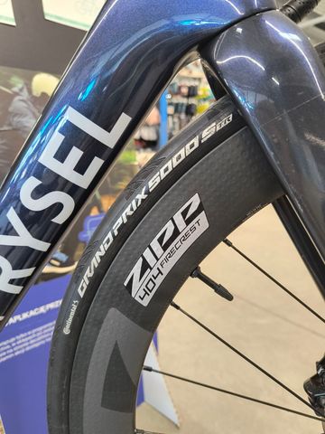 Brugt Zipp 404 Firecrest Carbon Disc 2026 bike — billede 10 af 22