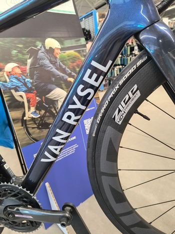 Used Zipp 404 Firecrest Carbon Disc 2026 bike — image 6 of 10