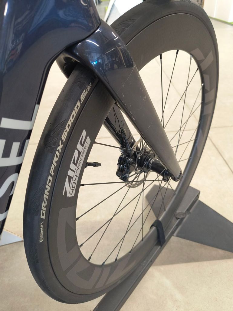 Used Zipp 404 Firecrest Carbon Disc 2026 bike — image 5 of 10