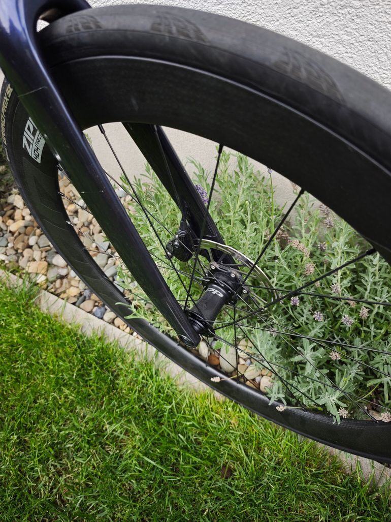 Brugt Zipp 404 Firecrest Carbon Disc 2026 bike — billede 18 af 22