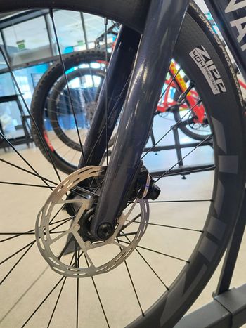 Used Zipp 404 Firecrest Carbon Disc 2026 bike — image 8 of 10