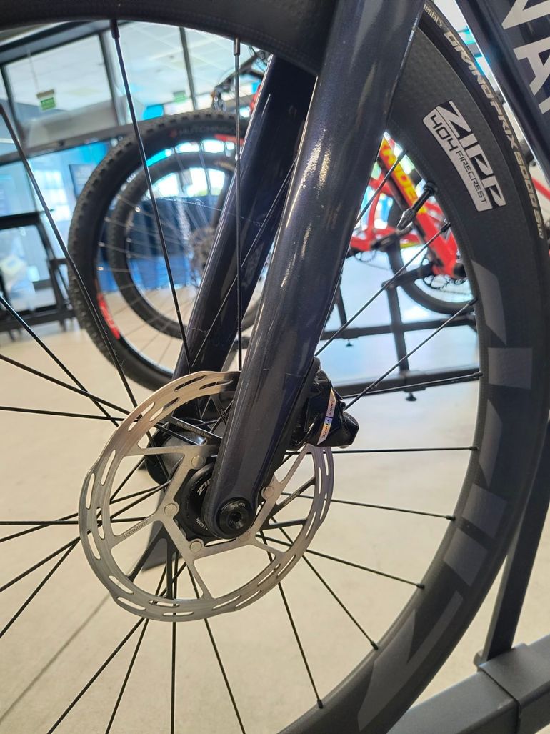 Used Zipp 404 Firecrest Carbon Disc 2026 bike — image 8 of 10