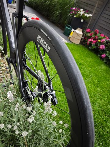 Brugt Zipp 404 Firecrest Carbon Disc 2026 bike — billede 19 af 22