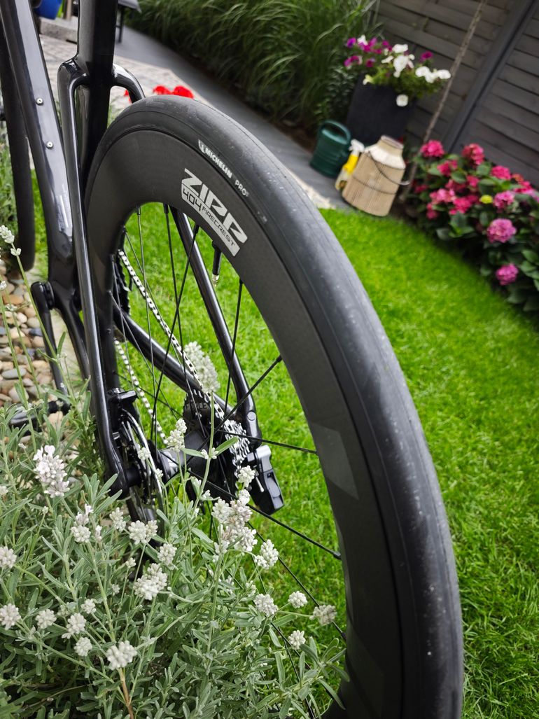 Brugt Zipp 404 Firecrest Carbon Disc 2026 bike — billede 19 af 22