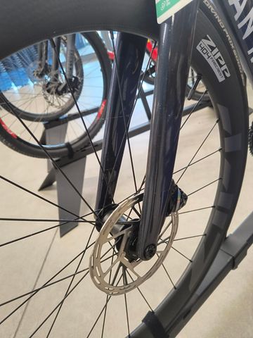 Brugt Zipp 404 Firecrest Carbon Disc 2026 bike — billede 11 af 22