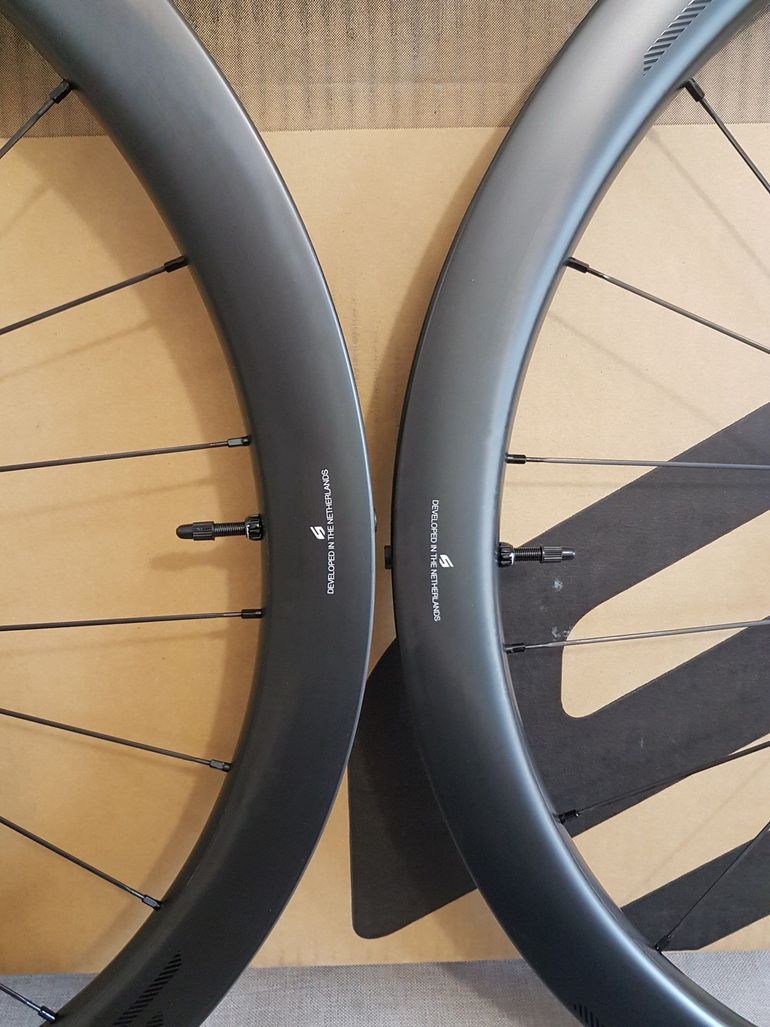 Used Scope R4.A AllRoad Carbon Clincher Disc 45 mm Tubeless Ready / Tubetype Shimano HG Black bike — image 6 of 25