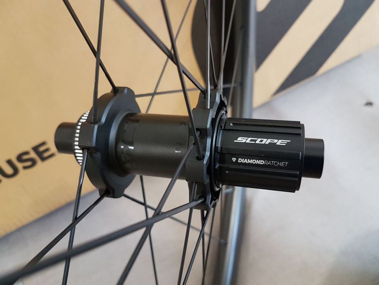 Used Scope R4.A AllRoad Carbon Clincher Disc 45 mm Tubeless Ready / Tubetype Shimano HG Black bike — image 13 of 25