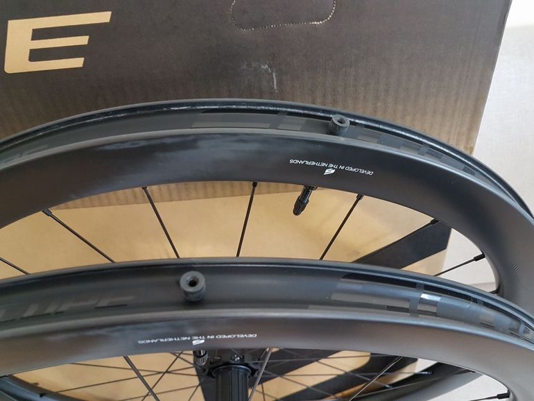 Used Scope R4.A AllRoad Carbon Clincher Disc 45 mm Tubeless Ready / Tubetype Shimano HG Black bike — image 10 of 25