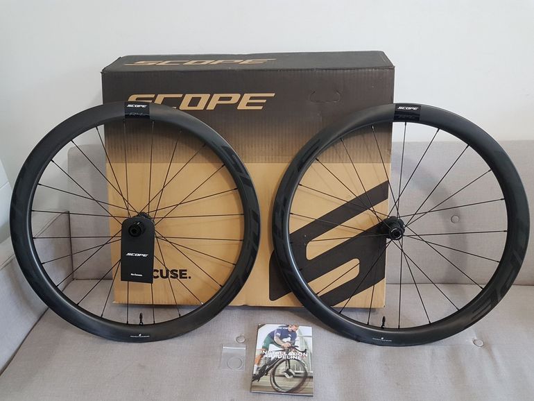 Used Scope R4.A AllRoad Carbon Clincher Disc 45 mm Tubeless Ready / Tubetype Shimano HG Black bike — image 1 of 25