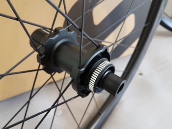 Used Scope R4.A AllRoad Carbon Clincher Disc 45 mm Tubeless Ready / Tubetype Shimano HG Black bike — image 15 of 25