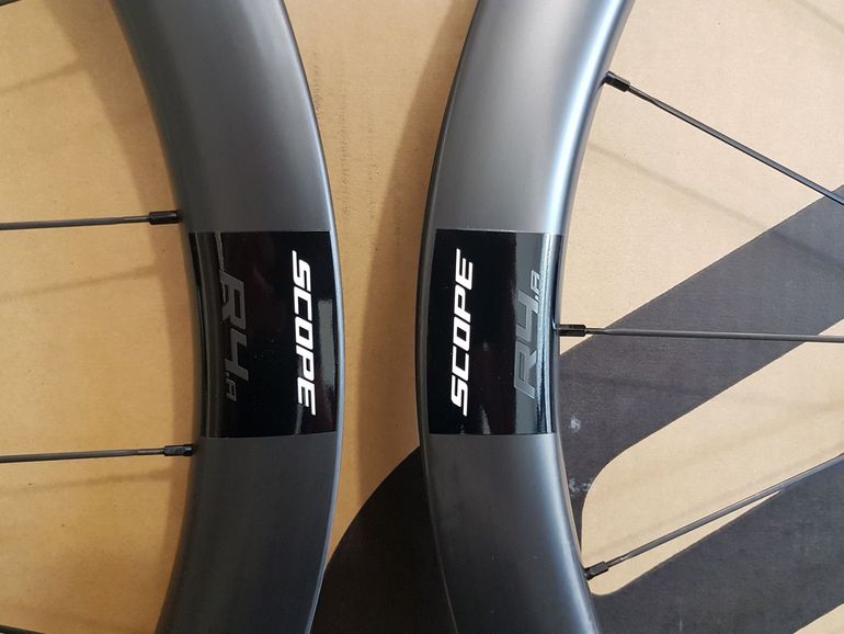 Used Scope R4.A AllRoad Carbon Clincher Disc 45 mm Tubeless Ready / Tubetype Shimano HG Black bike — image 5 of 25