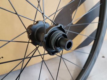Used Scope R4.A AllRoad Carbon Clincher Disc 45 mm Tubeless Ready / Tubetype Shimano HG Black bike — image 16 of 25