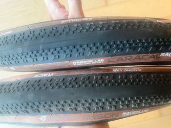 Used Hutchinson Caracal Race 700x45c 2026 bike — image 3 of 6