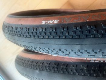 Used Hutchinson Caracal Race 700x45c 2026 bike — image 2 of 6
