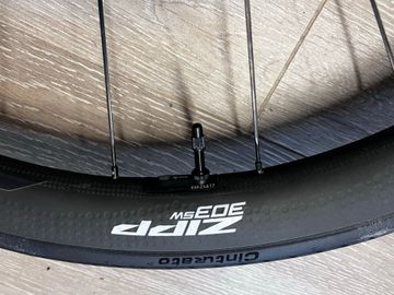 Brugt Zipp 303 SW Wheelset 2025 bike — billede 3 af 9