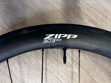 Brugt Zipp 303 SW Wheelset 2025 bike — billede 2 af 9