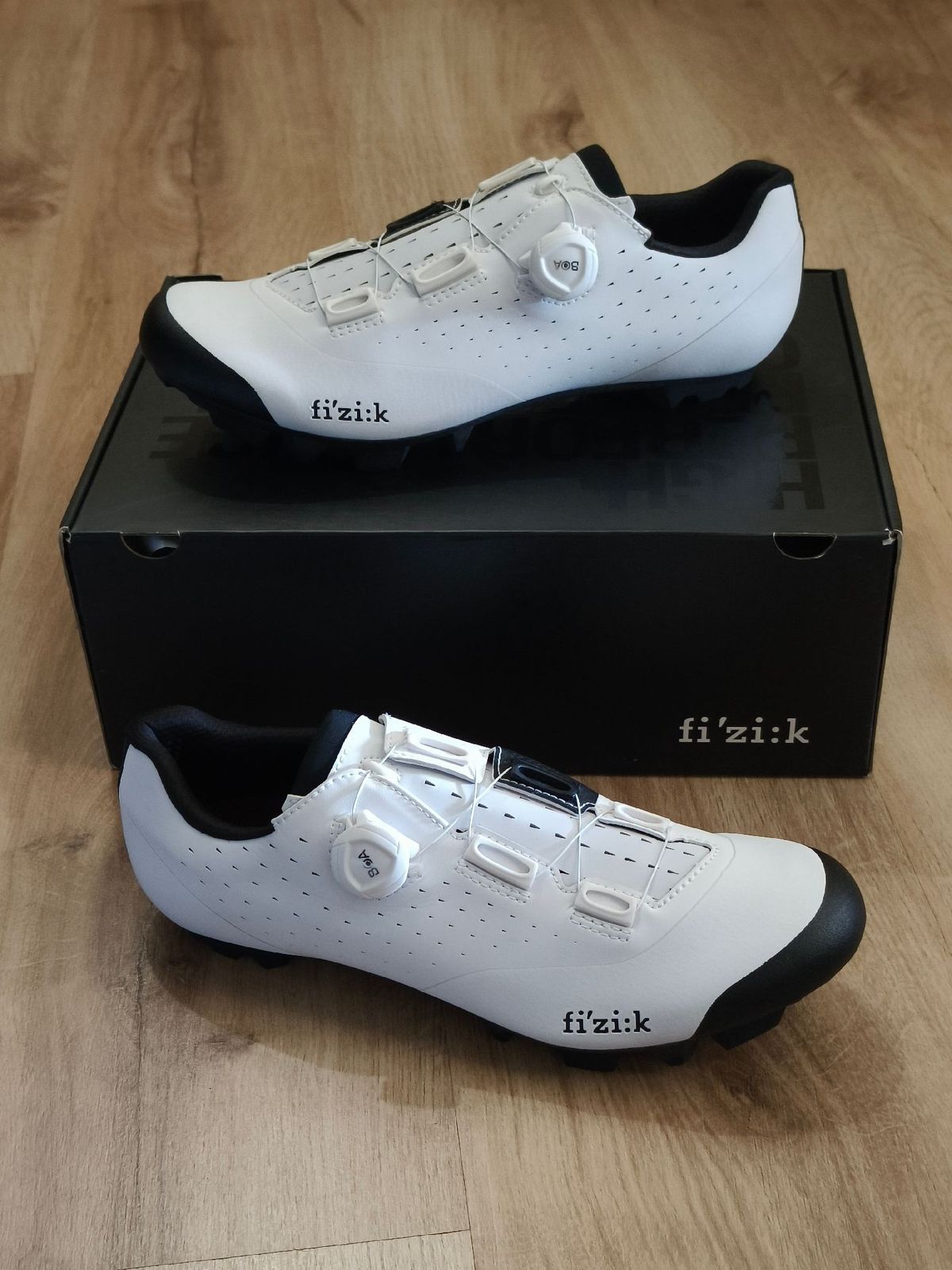 Fizik 自転車用シューズ ホワイト/ブラック ベルクロ EU 43 Fizik Sapatos de BTT Vento X3 Overcurve 2025