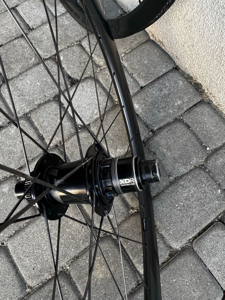 Used Zipp 303s Tubeless Disc 2023 bike — image 6 of 6