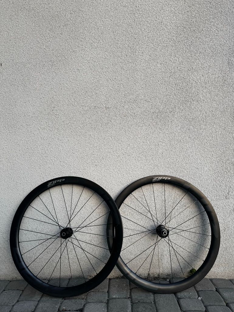 Used Zipp 303s Tubeless Disc 2023 bike — image 1 of 6