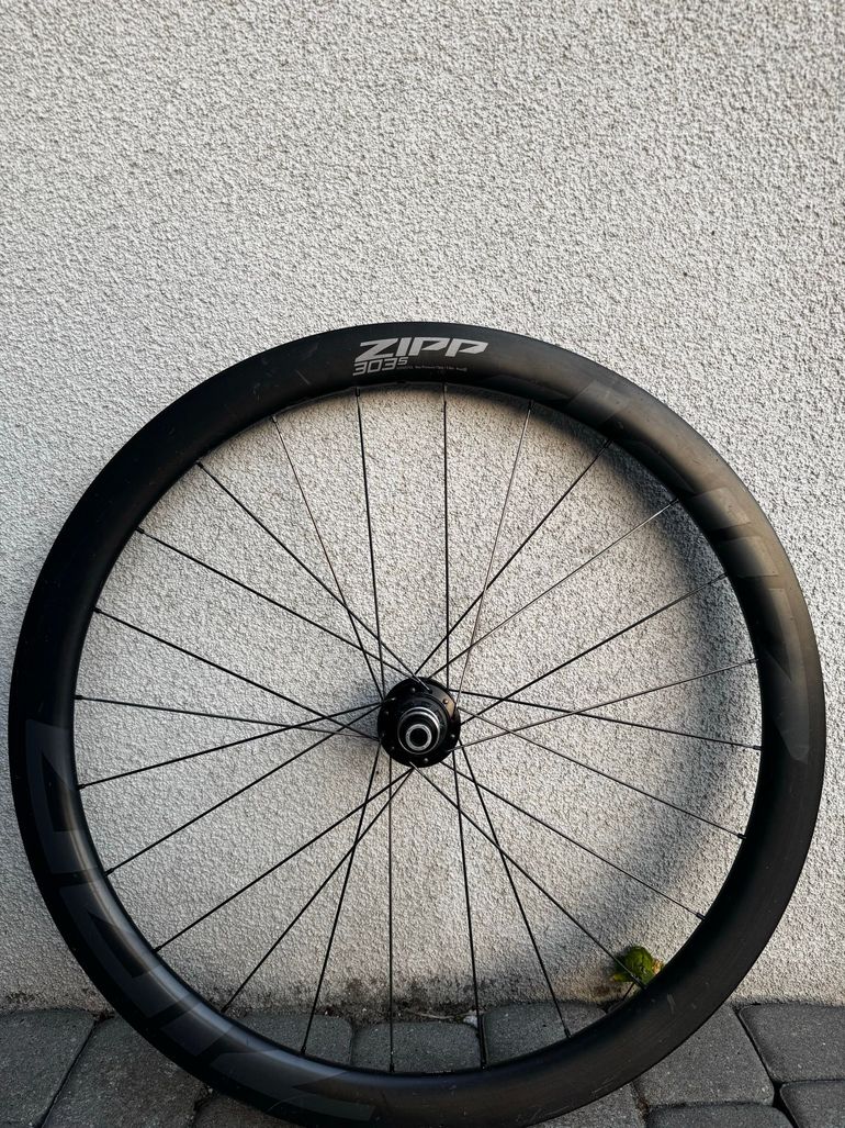 Used Zipp 303s Tubeless Disc 2023 bike — image 3 of 6