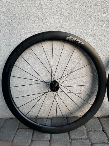Used Zipp 303s Tubeless Disc 2023 bike — image 5 of 6