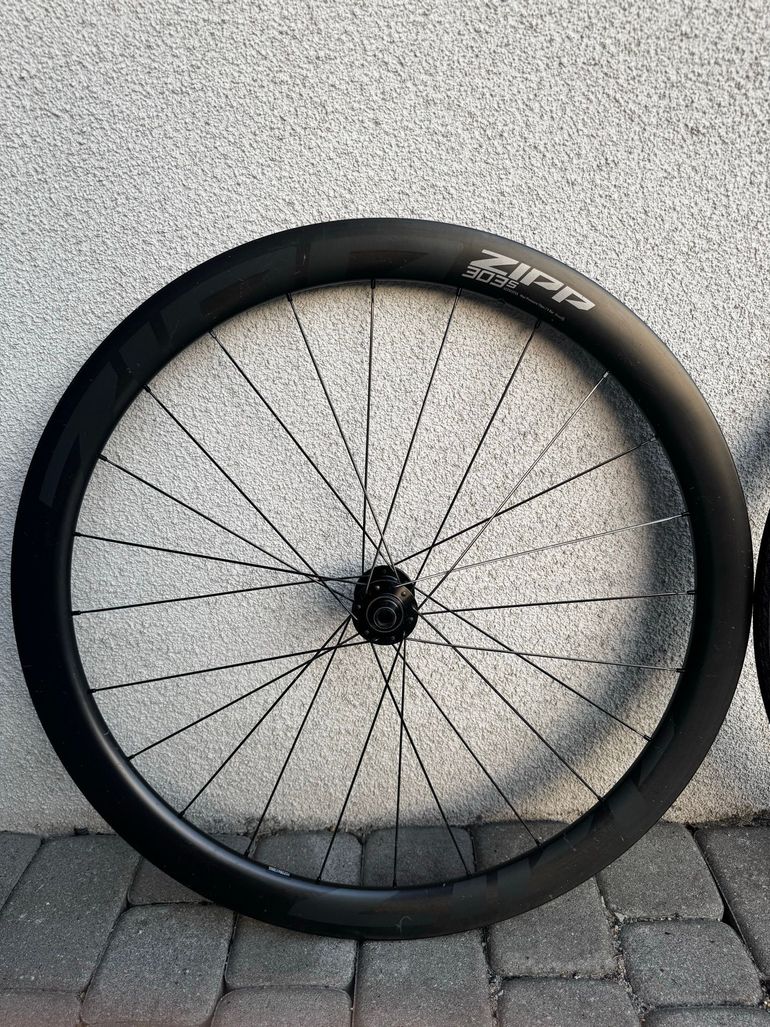 Used Zipp 303s Tubeless Disc 2023 bike — image 5 of 6