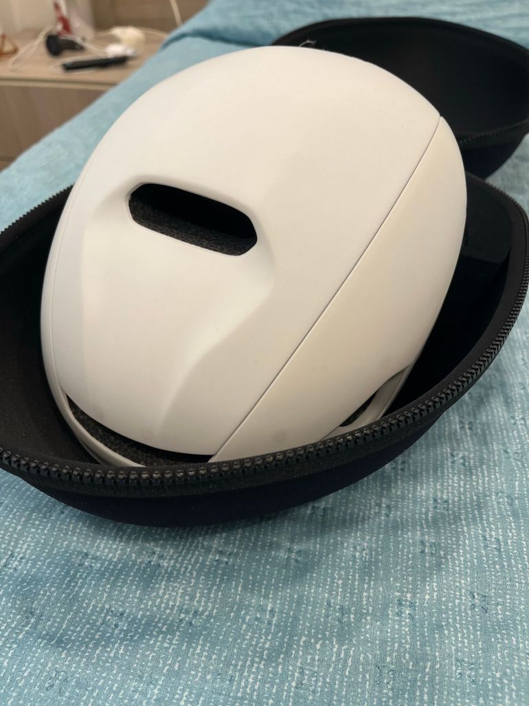 Used Oakley ARO7 MIPS Helmet 2025 bike — image 2 of 5