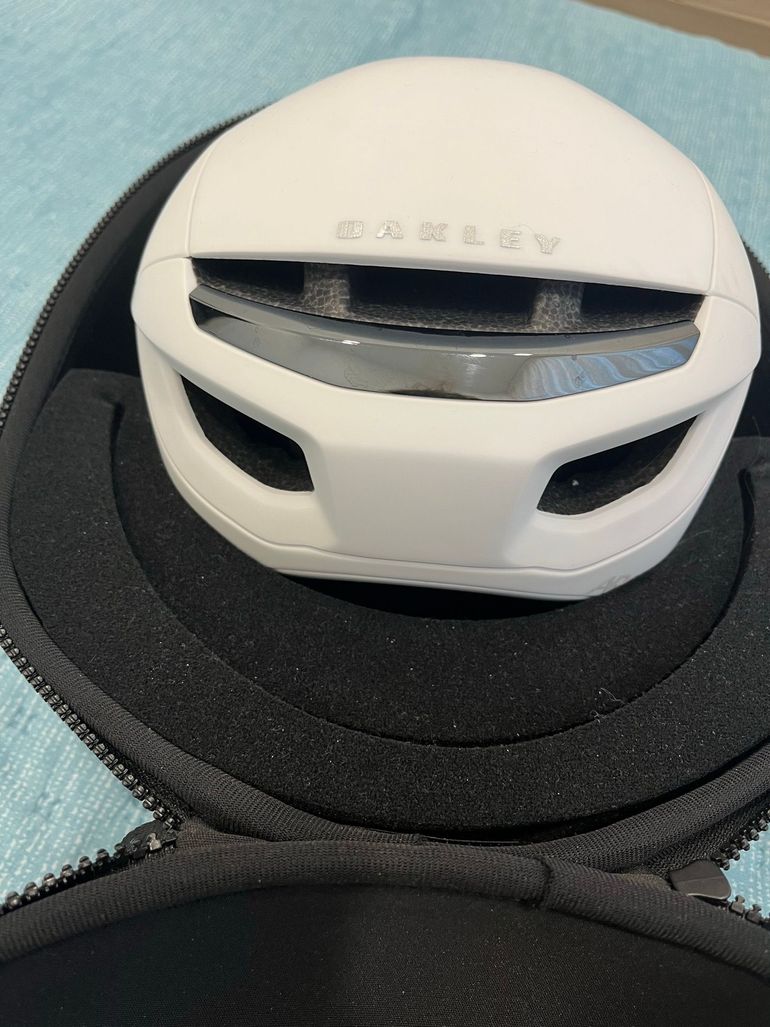 Used Oakley ARO7 MIPS Helmet 2025 bike — image 3 of 5