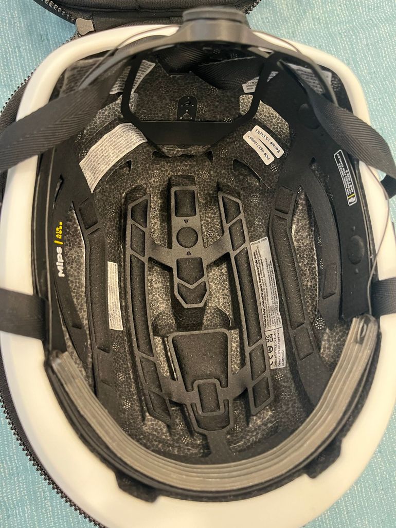 Used Oakley ARO7 MIPS Helmet 2025 bike — image 4 of 5
