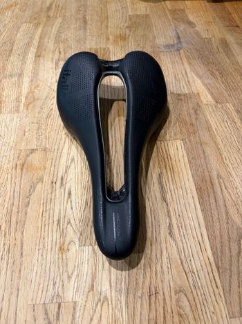 Used Selle Italia SLR Boost Kit Carbonio Superflow 2021 bike