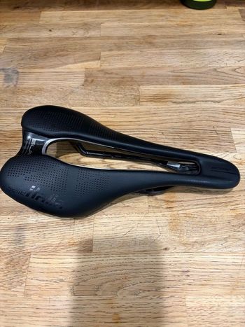 Used Selle Italia SLR Boost Kit Carbonio Superflow 2021 bike — image 2 of 4