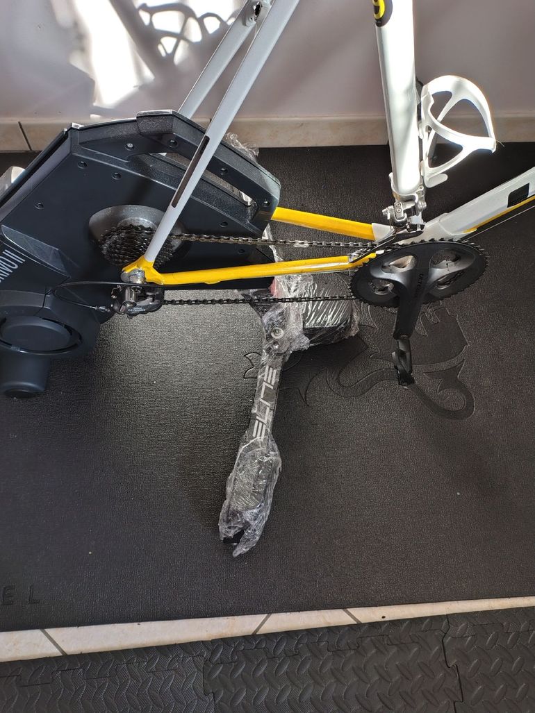 Used Elite Drivo II Smart Trainer 2021 bike — image 3 of 5