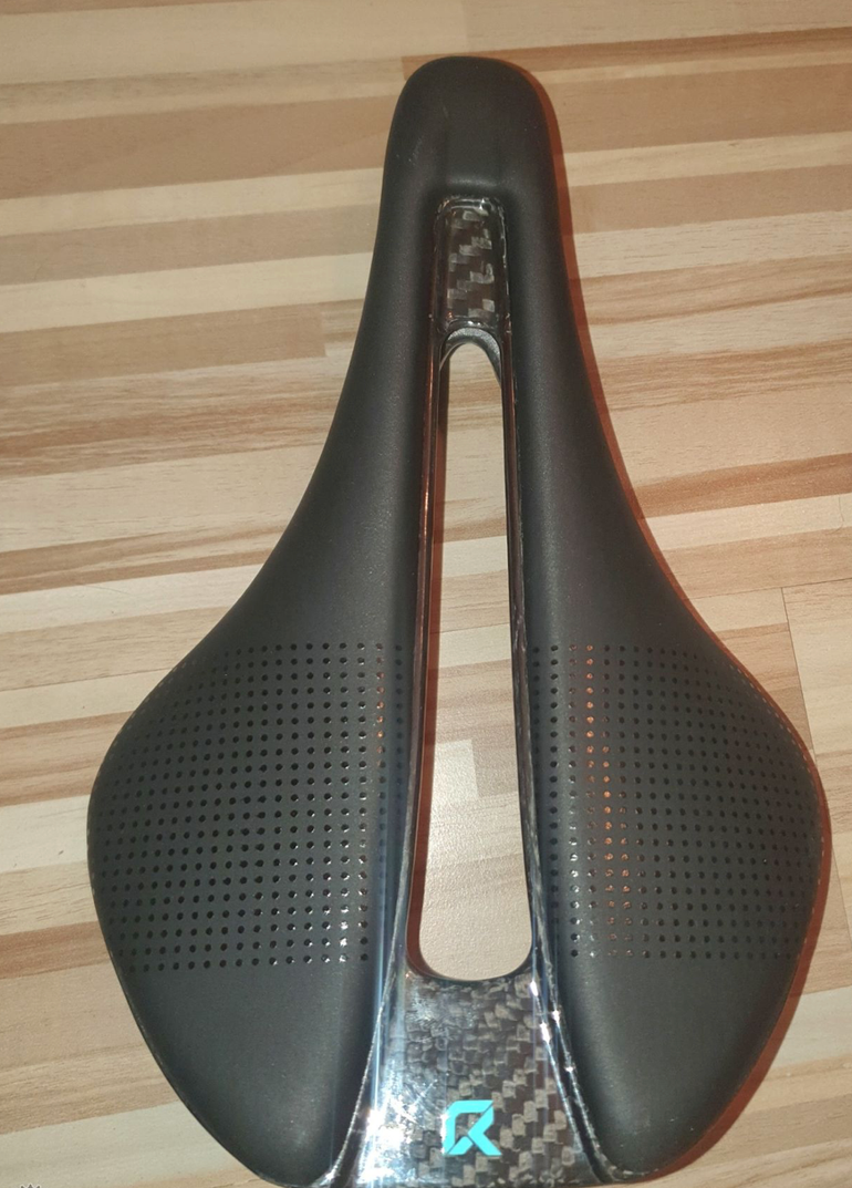 Used RYL Carbon Superlight Saddle 155 mm bike — image 1 of 3