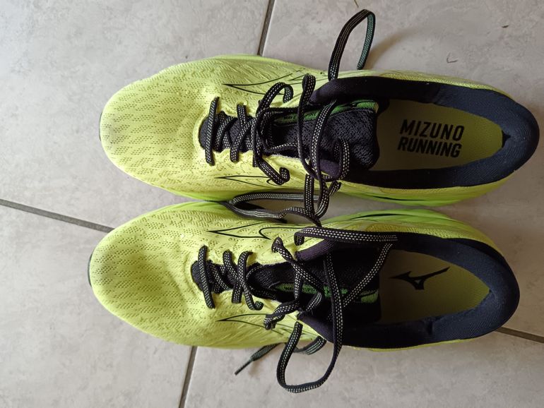 Used Mizuno Wave Skyrise 5 Uomo Taglia 43 bike — image 4 of 6