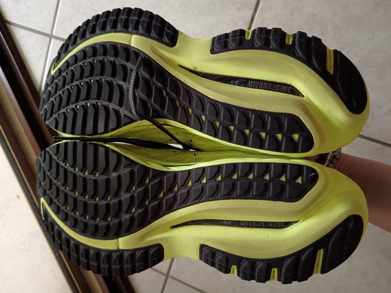 Used Mizuno Wave Skyrise 5 Uomo Taglia 43 bike — image 5 of 6