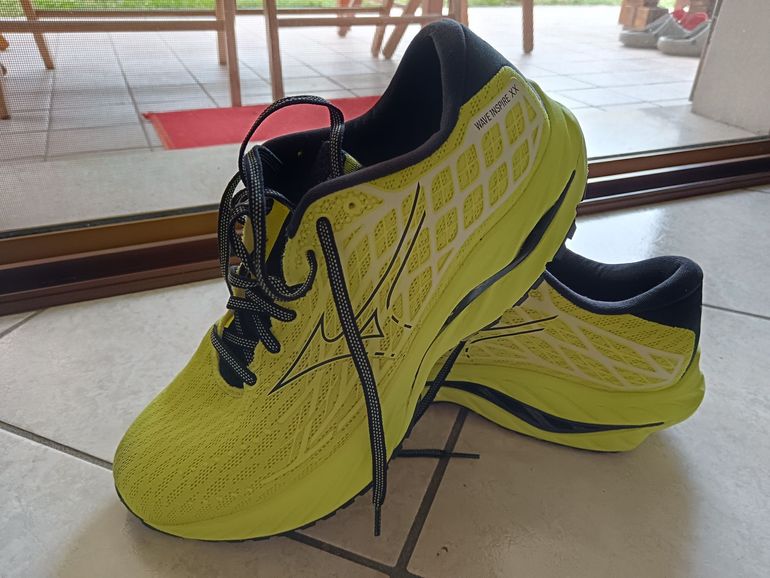Used Mizuno Wave Skyrise 5 Uomo Taglia 43 bike — image 1 of 6