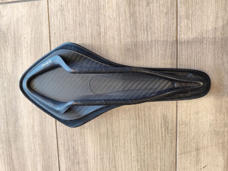 Used Fizik Arione 00 Carbon 2025 bike — image 4 of 5