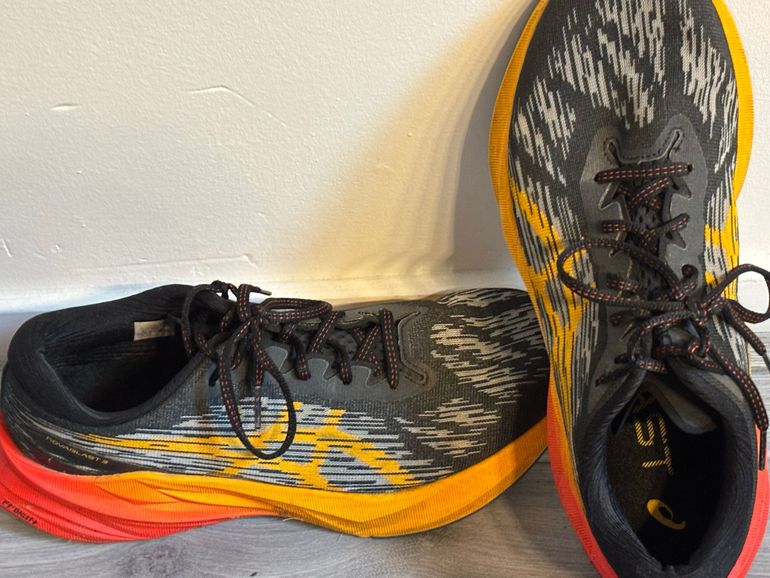 Used Asics Novablast 3 2024 bike — image 1 of 3