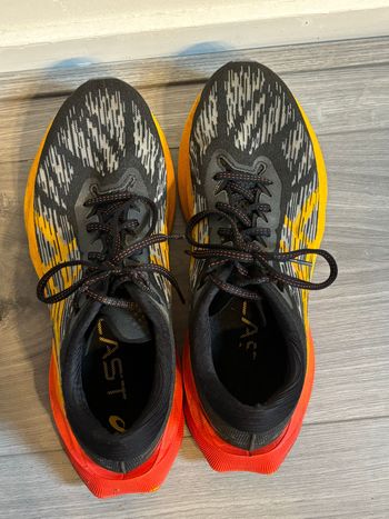 Used Asics Novablast 3 2024 bike — image 2 of 3