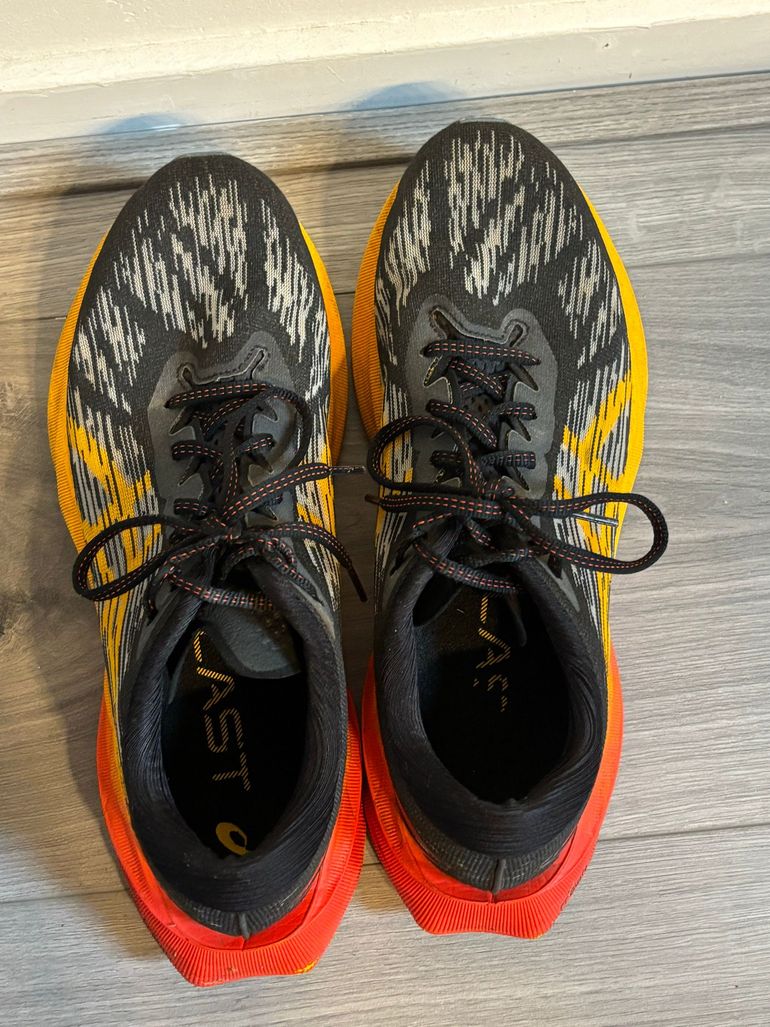 Used Asics Novablast 3 2024 bike — image 2 of 3