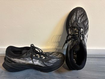 Used Asics Novablast 3 2023 bike — image 3 of 4