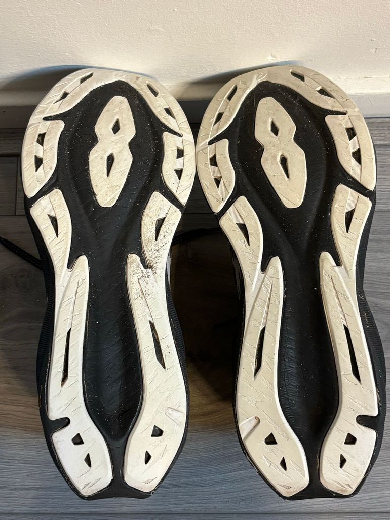 Used Asics Novablast 3 2023 bike — image 2 of 4